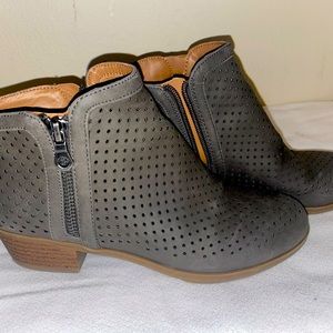 Indigo Rd. 6M dark green bootie